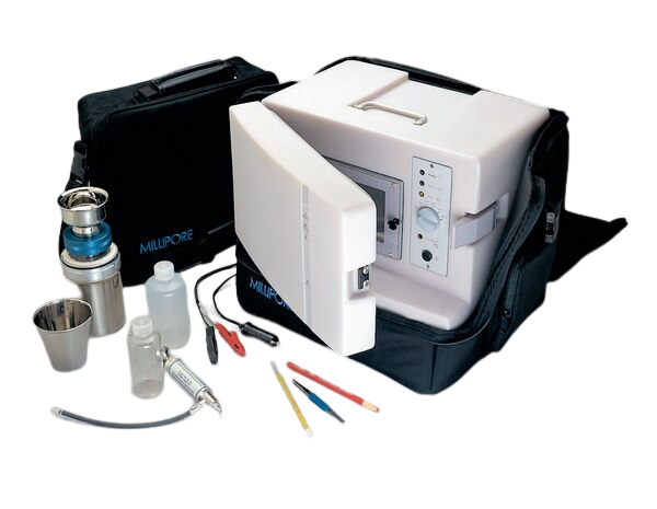 KIT PORTATIL (115 V) PARA EVALUACIÓN MICROBIOLOGICA. DISEÑADO PARA EVALUACIÓN DE MOCROORGANISMOS, INCLUYE INCUBADORA PORTATIL CON BATERIA RECARGABLE, PORTAFILTRO ESTERILIZABLE, BOMBA MANUAL DE VACIO Y TODO EL EQUIPO NECESARIO PARA EVALUACIÓN