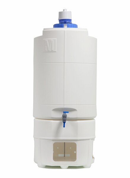 TANQUE DE ALMACENAMIENTO DE AGUA MARCA MILLIPORE EN MATERIAL POLIETILENO CON BAJO NIVEL DE EXTRAIBLES Y CAPACIDAD DE 60 LITROS. POSEE LLAVE MANUAL DISPENSADORA Y SENSOR DE NIVEL PARA QUE AL SER CONECTADO AL EQUIPO DE PURIFICACION RIOS O ELIX SE APAGUE