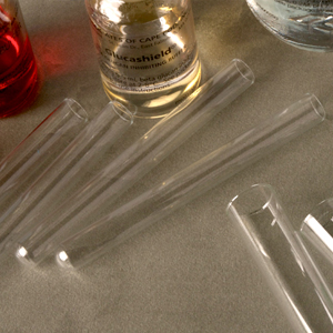 TUBOS DE VIDRIO DE BOROSILICATO DESPIROGENADO DE 16 X 90 MM CON TAPAS DE ALUMINIO, 65 TUBOS/PAQUETE