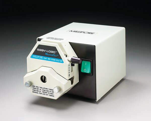 BOMBA PERISTALTICA DE VELOCIDAD FIJA DE 60 R.P.M. ACOPLADO A UN CABEZAL DE CARGA RAPIDA Y MANGUERA DE SILICONA DE 1,5 M DE LONGITUD Y 4 MM DE DIAMETRO. PROPORCIONAL CAUDAL CONSTANTE DE 80 - 100 ML/MIN. 115V/60HZ