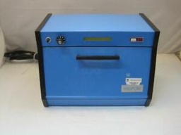 [XX6350115] INCUBADORA DE LABORATORIO CON TEMPERATURA AMBIENTE HASTA 55ºC +-0,5ºC, 115 V. TRES COMPARTIMIENTOS PERMANENTES CON UN ESPACIO UTILIZABLE DE 38 mm (1-1/2"). CON CAPACIDAD DE 37 CAJAS PETRI PEQUEÑAS, 60 MONITORES DE 37 mm DE DIÁMETRO, 36 MONITORES