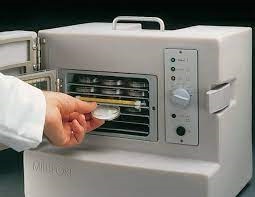 [XX631K230] INCUBADOR DE CAMPO MARCA MILLIPORE DE UNA CAMARA, VOLTAJE 230 V/ 50Hz. INCLUYE: PILA, CARGADOR, FUENTE DE ALIMENTACION EXTERNA, ADAPTADOR, TERMOMETRO, BOLSA DE TRANSPORTE.